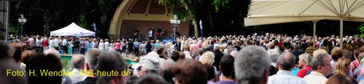 „Obergärig“ rockt den Bunten Garten – Fan-Gemeinde spendet 3.780,02 Euro für die Gladbacher Tafel  [mit Bildergalerie]