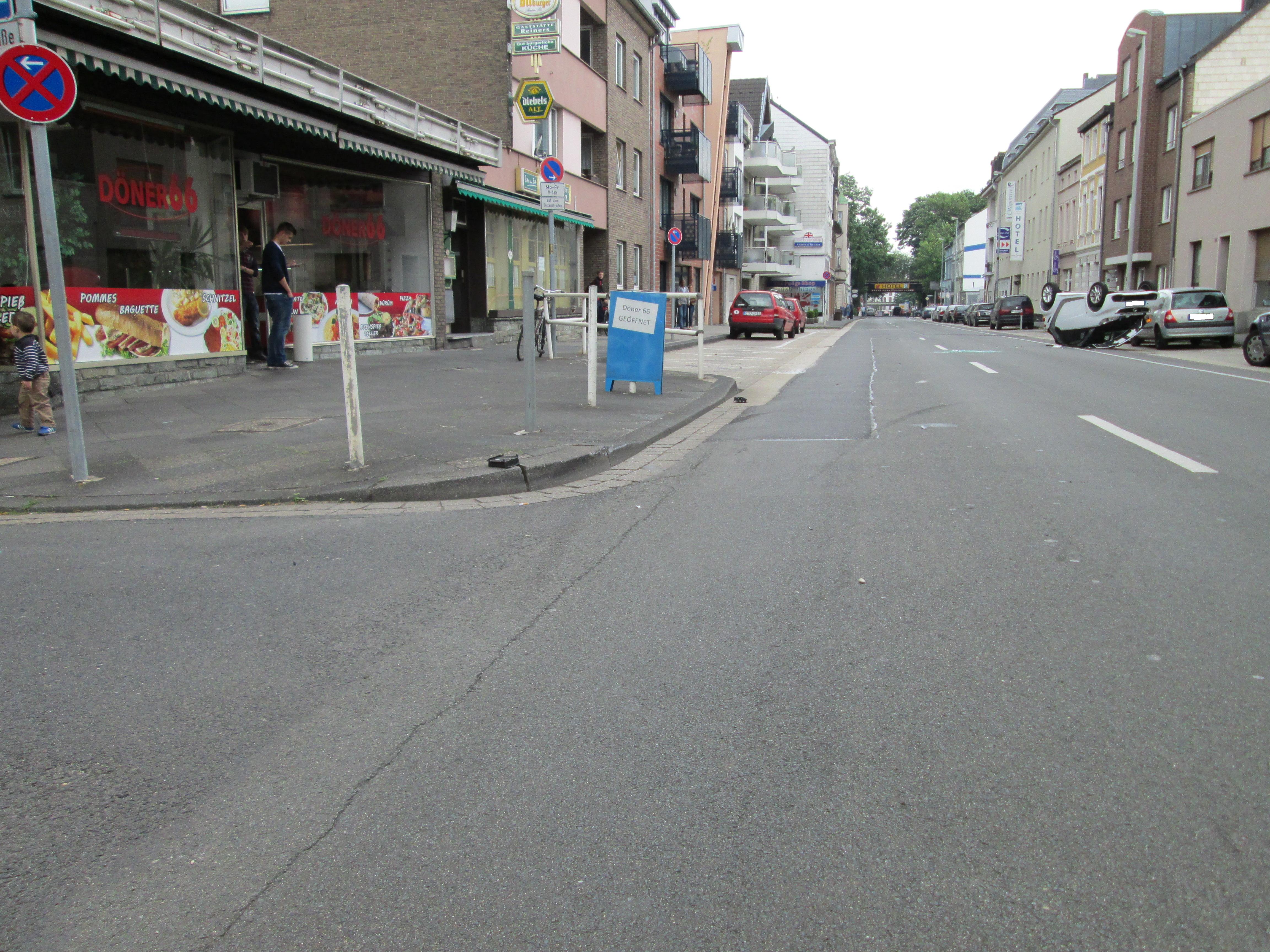 Spektakulärer Abbiegeunfall auf der Dahlener Straße