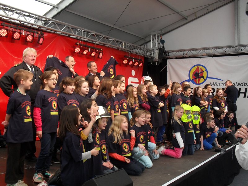 Kinderfeuerwehr wirbt auf der Frühjahrsausstellung um Nachwuchs für die Profis