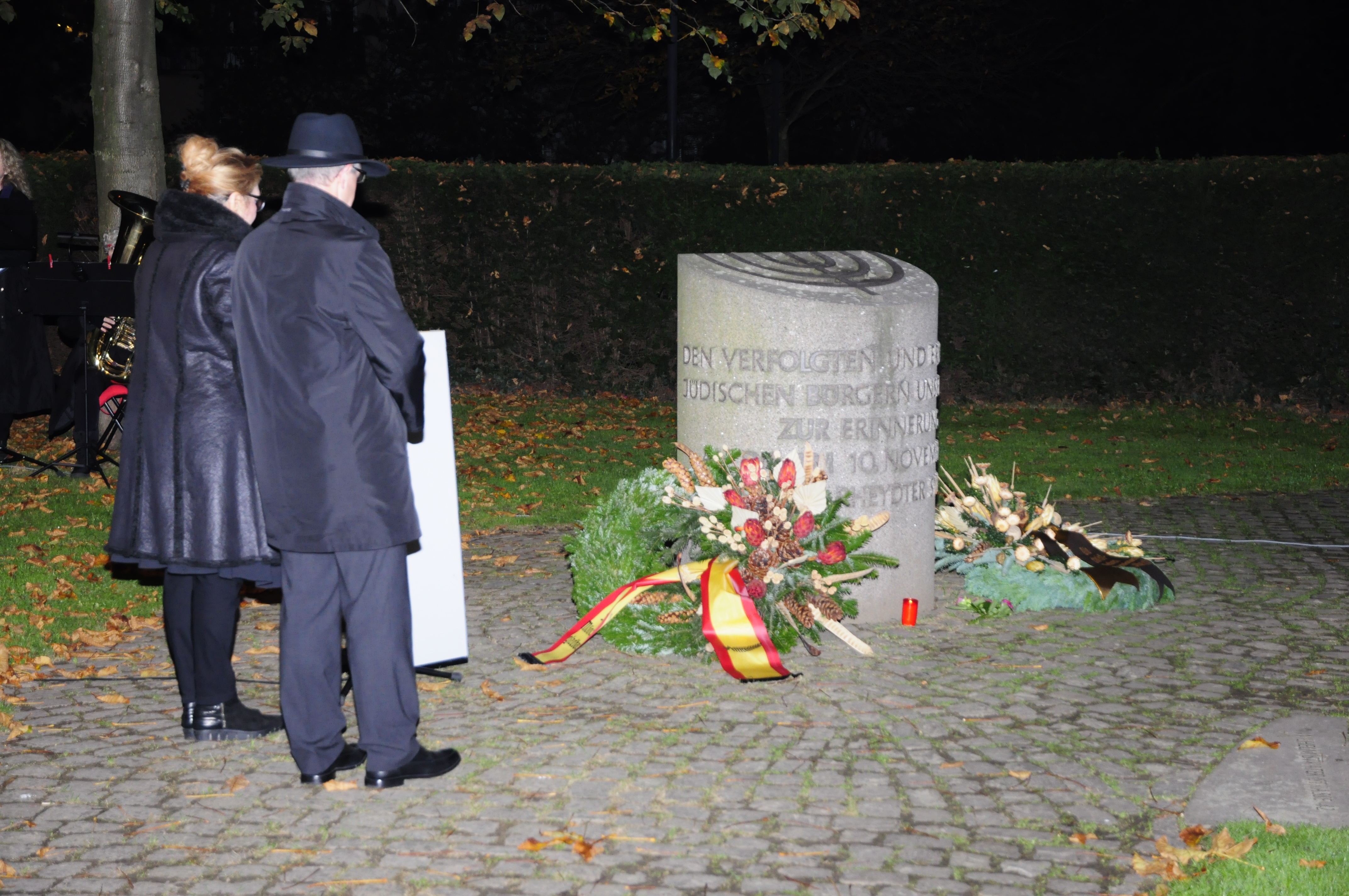 Erinnerung an die Pogromnacht von 1938 – Gedenkfeier am Gedenkstein