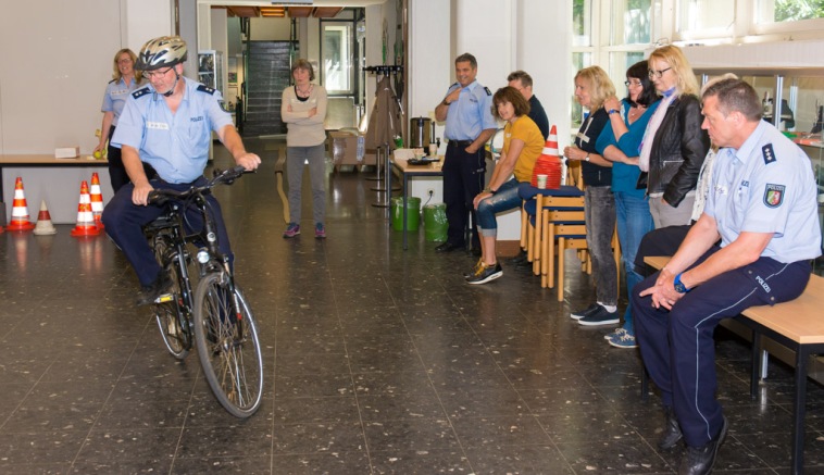 Elf Multiplikatoren zum Thema „Fahrradfahren“ für Zuwanderer
