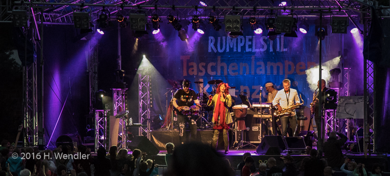 Ausverkauft ! – Rekordbesuch beim Taschenlampenkonzert mit Bildergalerie