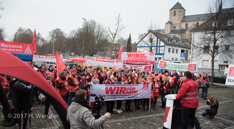 Warnstreik – Kundgebung vor der Arbeitgeberzentrale in Mönchengladbach