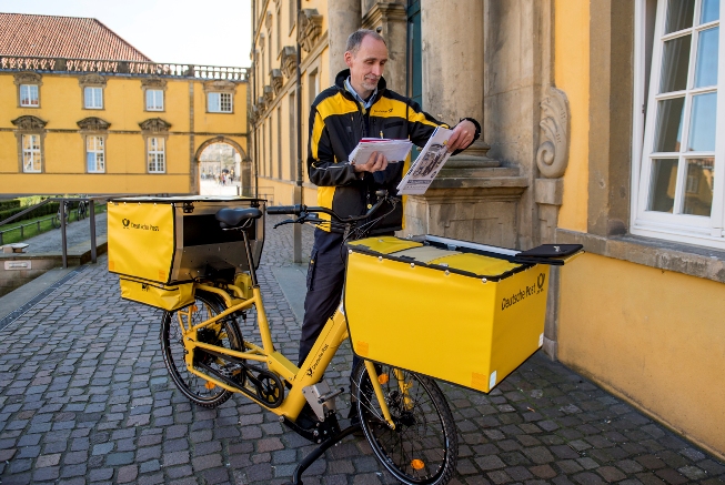 Rund 200 Postboten stellen in Mönchengladbach mit dem Fahrrad umweltfreundlich zu