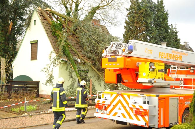„Friederike“ tobte über Mönchengladbach: über 200 Feuerwehreinsätze