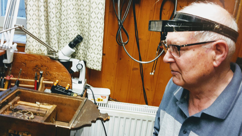 Der Uhren-Tüftler. Willi Dahmen und sein außergewöhnliches Hobby
