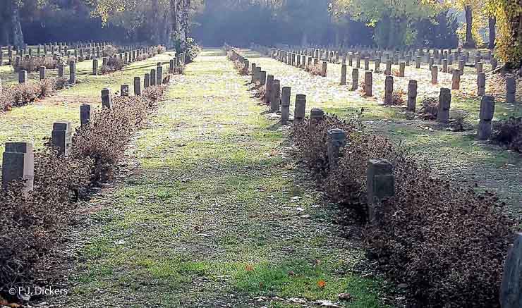 Gedenkfeier auf dem Ehrenfriedhof Schmölderpark