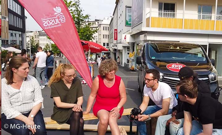 Wahlkamfabschluss in Mönchengladbach-Petra Kammerevert (SPD-MdEP) diskutiert mit der Jugend