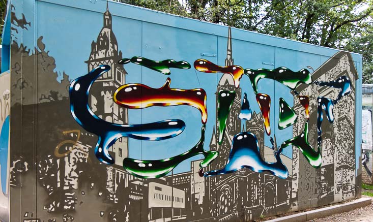 Toilettencontainer wird zum Graffiti-Kunstwerk am Stadtwald