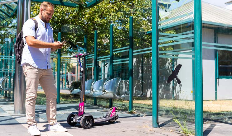 Stadt beginnt mit 1-jähriger Testphase der „E-Scooter“.