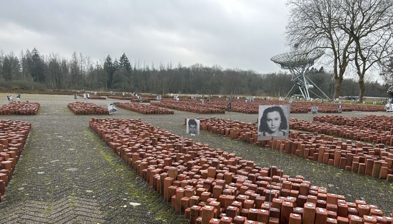 Erinnerung und Versöhnung: Gedenkstättenfahrt der 10. Klassen des Hugo-Junkers-Gymnasiums
