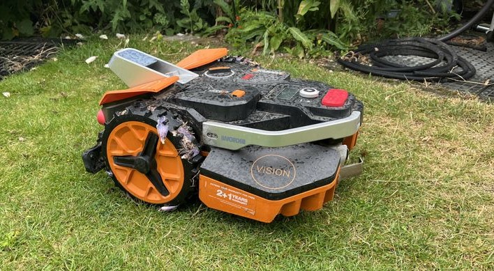 Nachtfahrverbot für Mähroboter tritt in Kraft