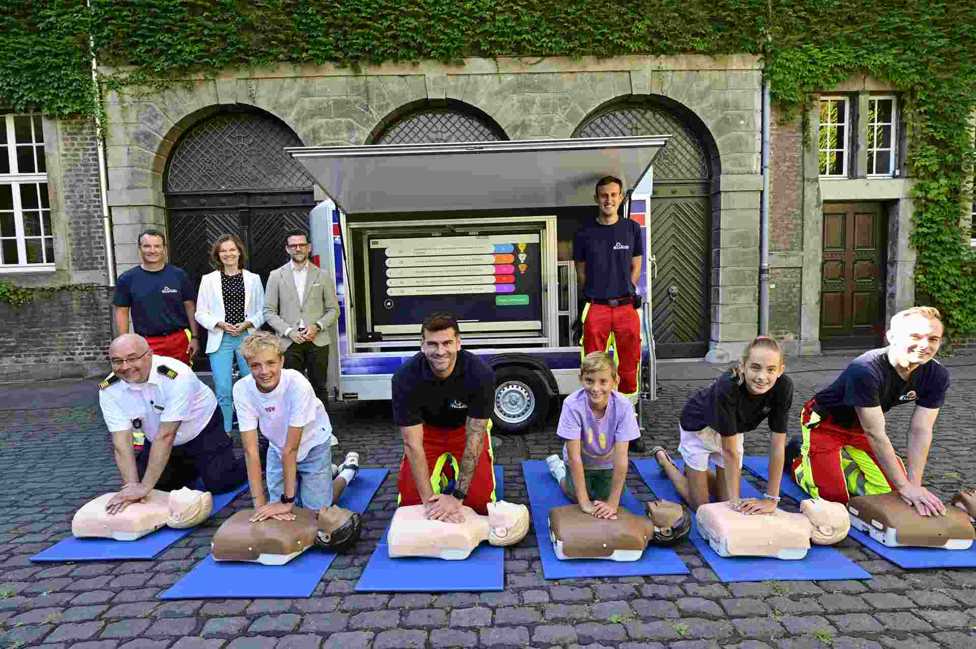 Feuerwehr Mönchengladbach geht bei der Schulung von Reanimationen neue Wege