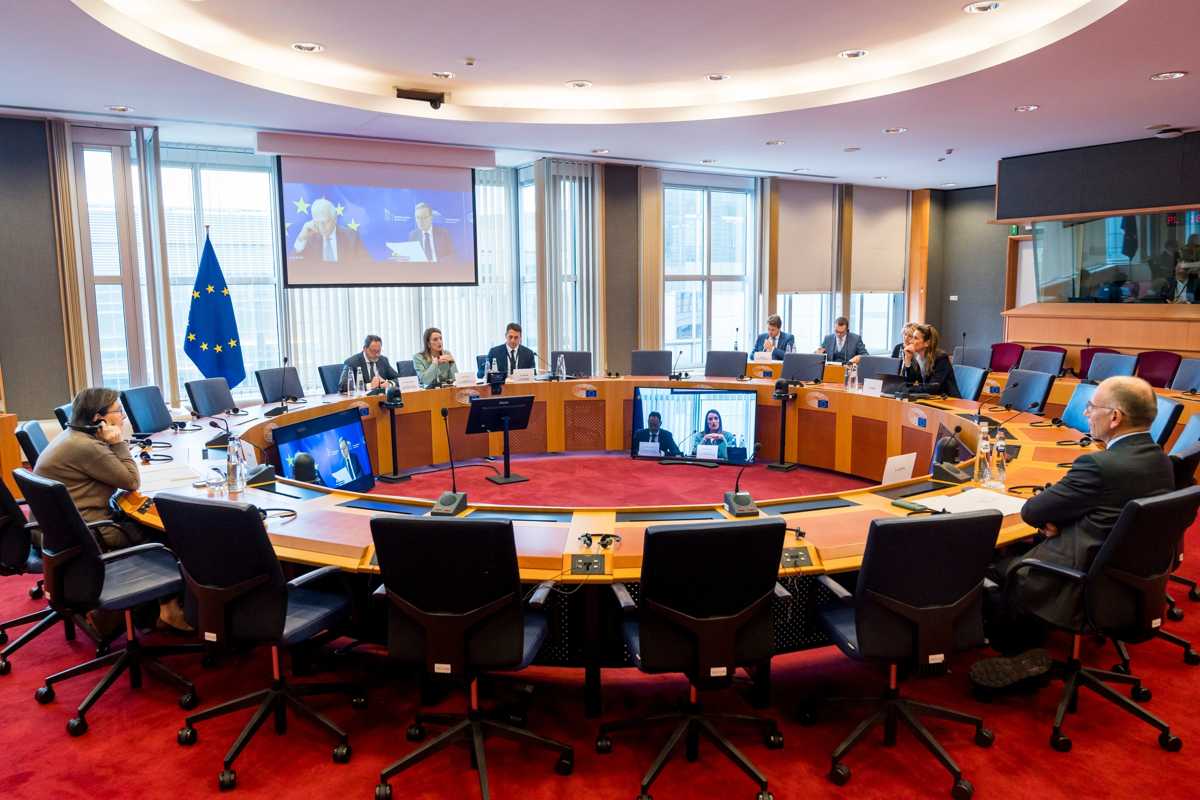 Angela Merkel unter den ersten Preisträgern des Europäischen Verdienstordens