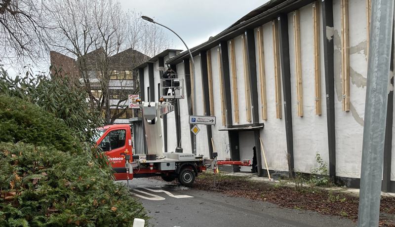 Altes Kino in Giesenkirchen: Kleinenbroicher Straße muss Anfang kommender Woche wieder halbseitig gesperrt werden